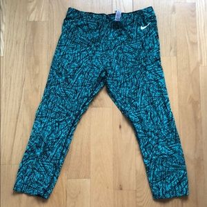 Nike capri leggings